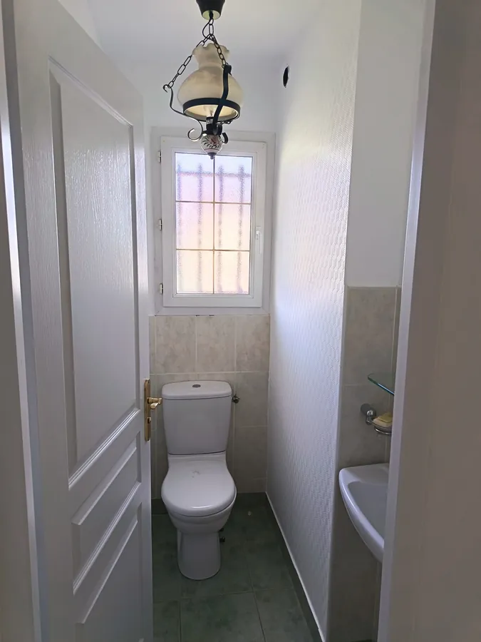 WC après peinture — blanc propre et lumineux