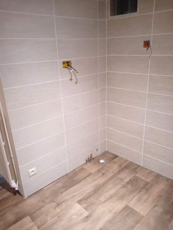 Salle de bain après travaux à Ormes — baignoire et robinetterie